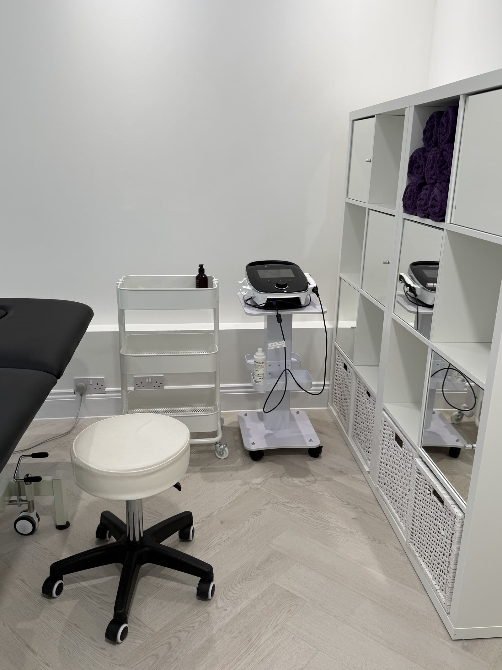 Radial shockwave therapy unit at the clinic