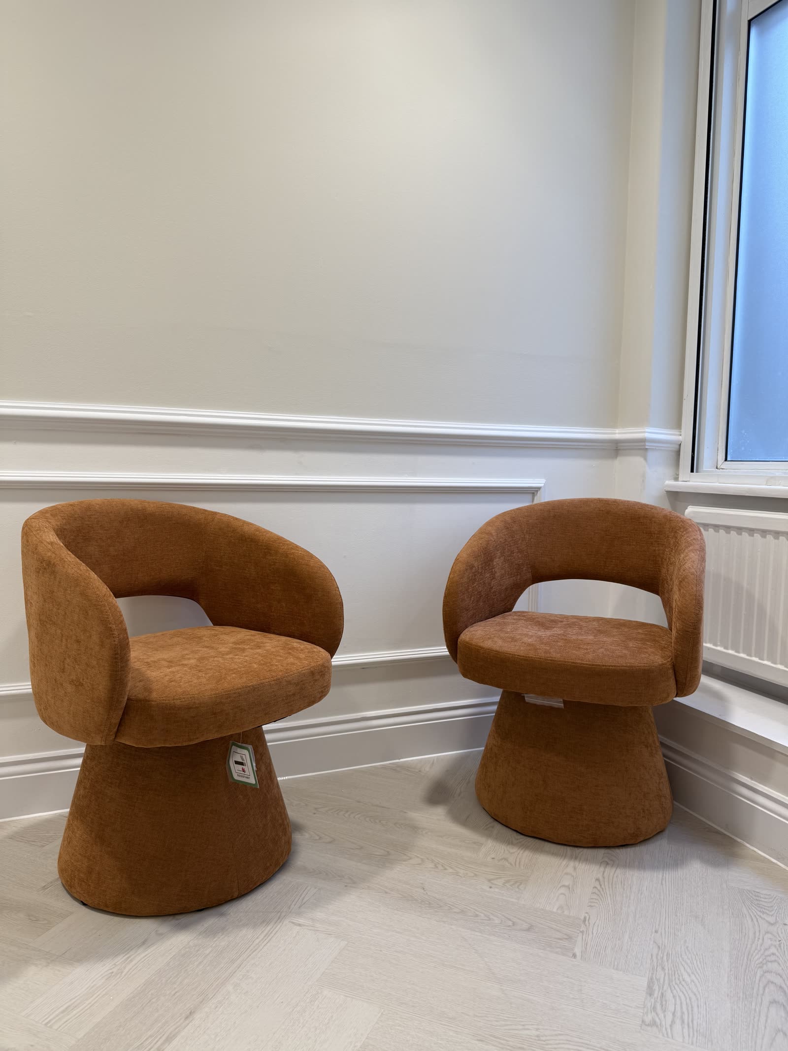 Waiting area at Saachii Wellness Rooms where physiotherapy appointments begin